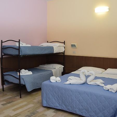Hotel Annetta Ріміні Екстер'єр фото