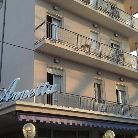 Hotel Annetta Ріміні Екстер'єр фото