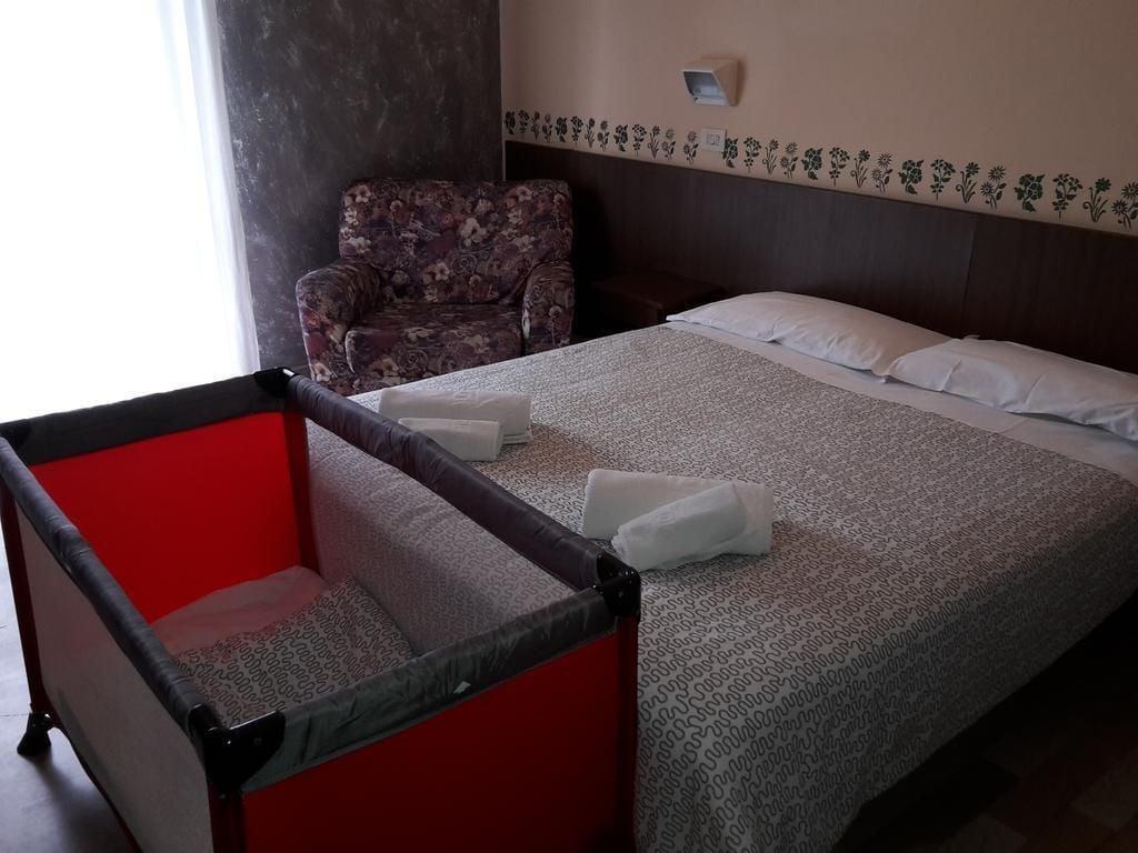 Hotel Annetta Ріміні Екстер'єр фото