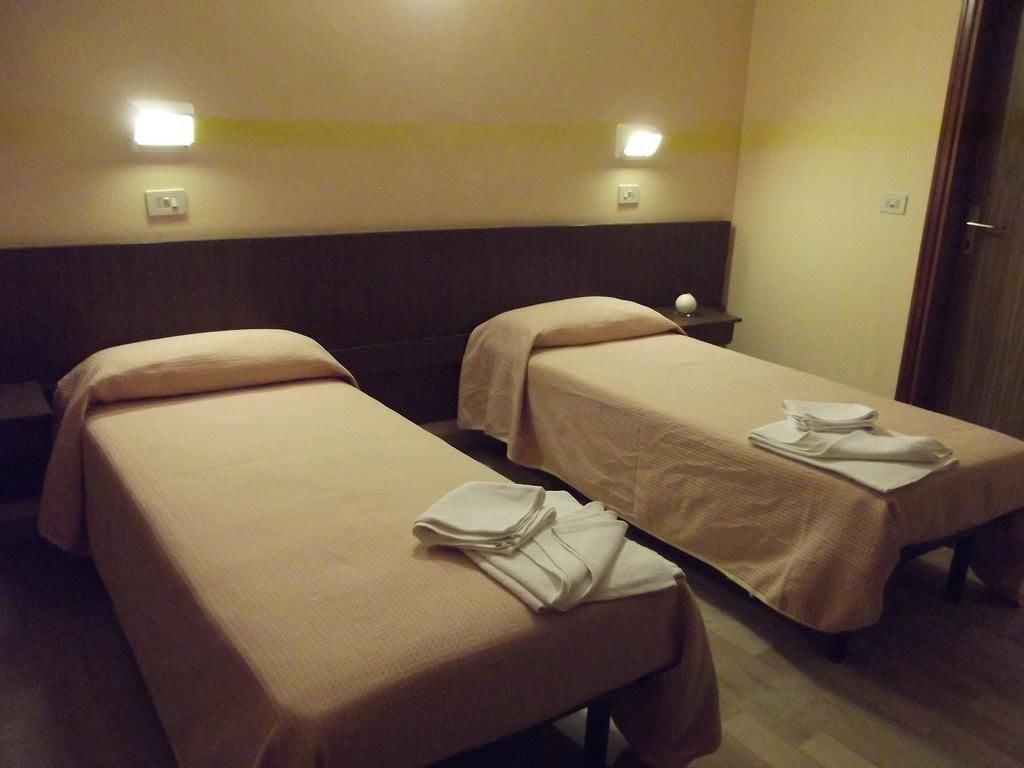 Hotel Annetta Ріміні Екстер'єр фото