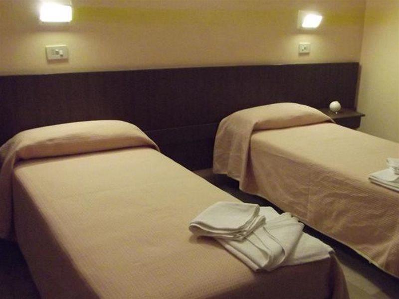 Hotel Annetta Ріміні Екстер'єр фото