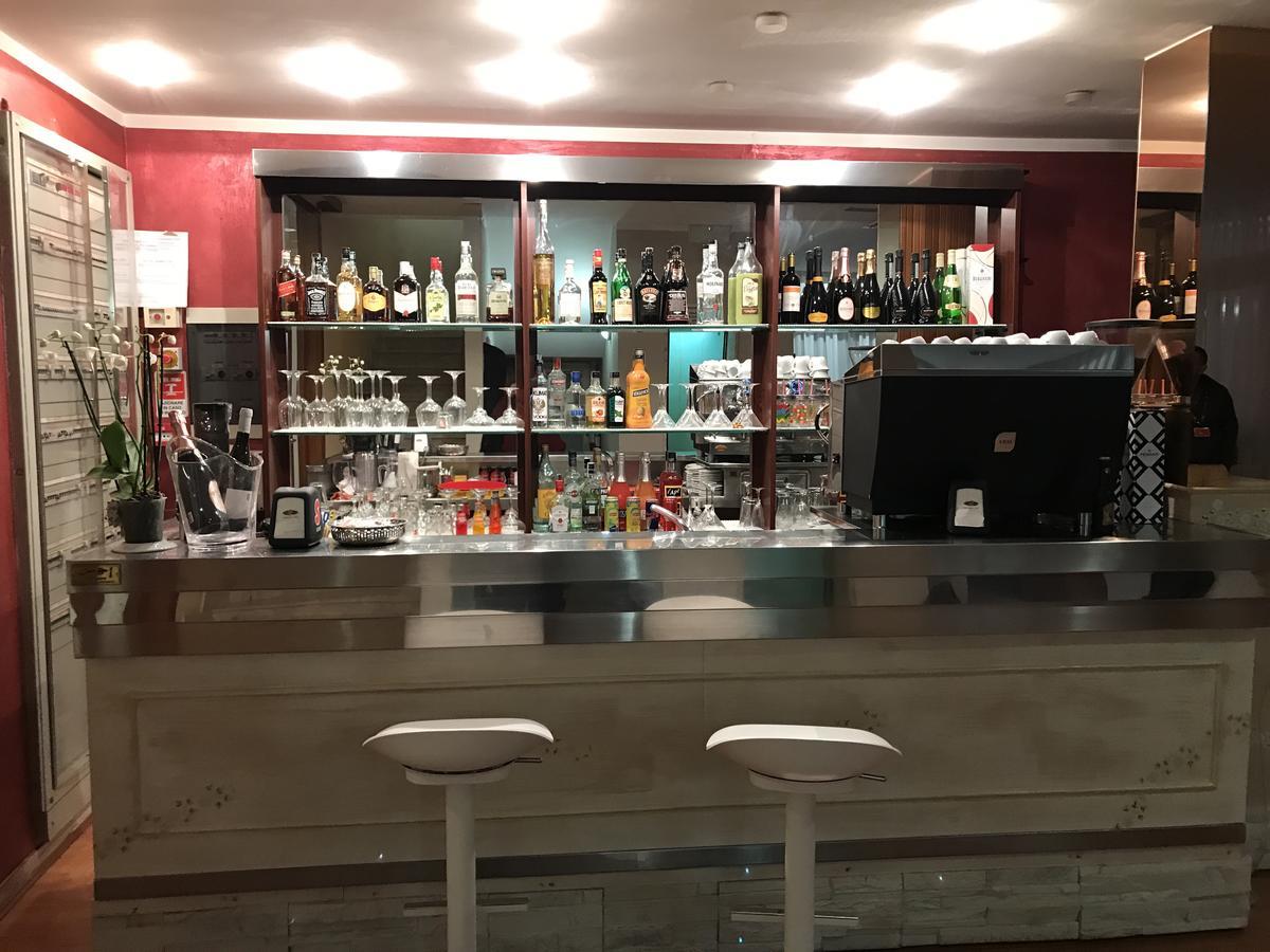 Hotel Annetta Ріміні Екстер'єр фото