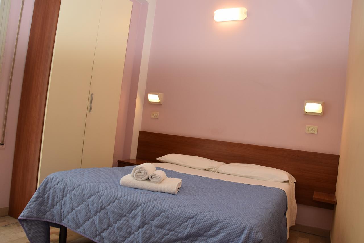 Hotel Annetta Ріміні Екстер'єр фото