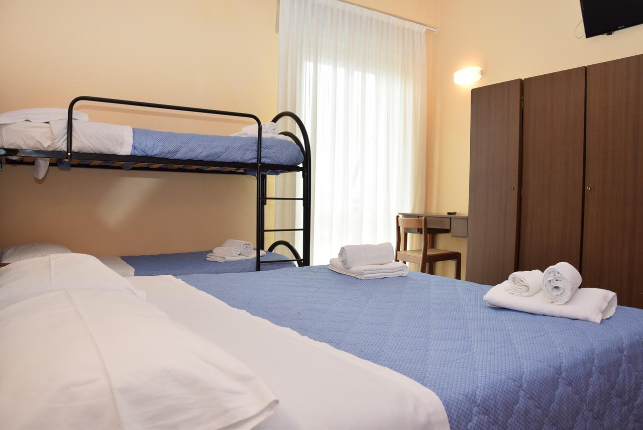 Hotel Annetta Ріміні Екстер'єр фото