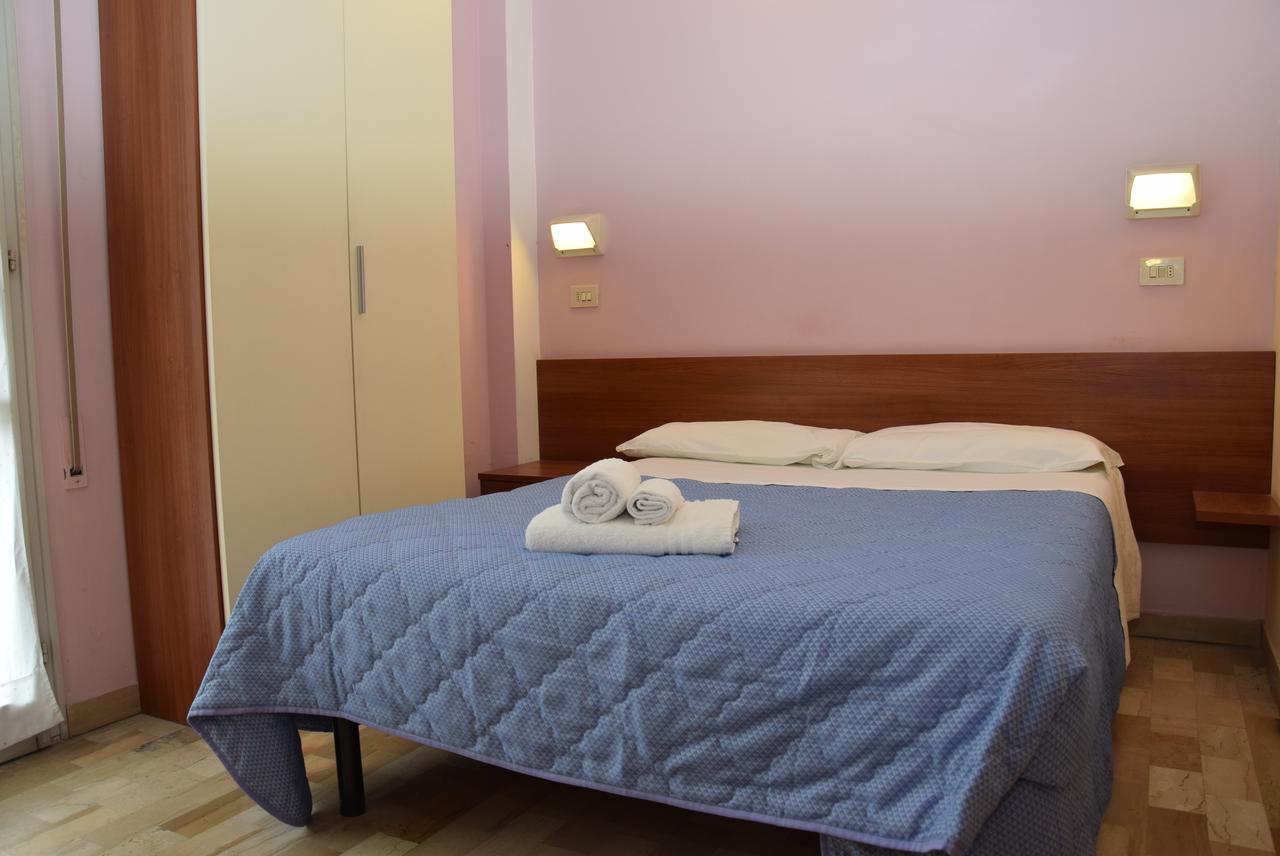 Hotel Annetta Ріміні Екстер'єр фото